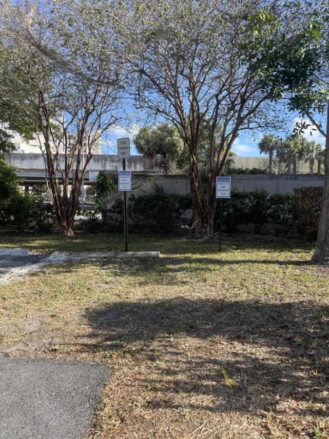 The Blue Wave Suite Unit B St. Petersburg Exterior photo