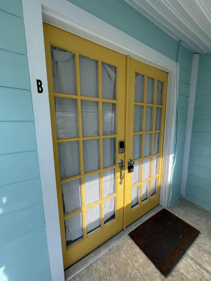 The Blue Wave Suite Unit B St. Petersburg Exterior photo
