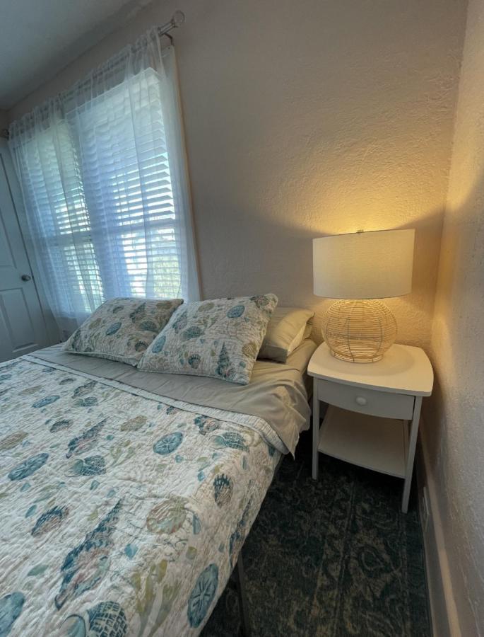 The Blue Wave Suite Unit B St. Petersburg Exterior photo