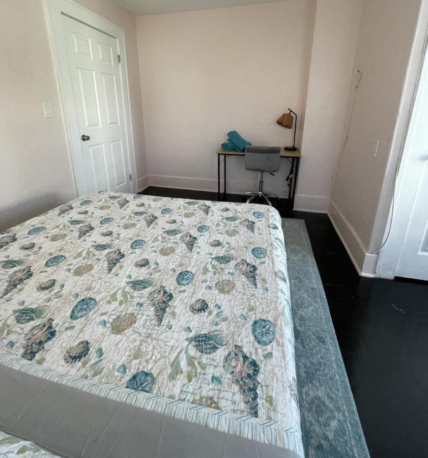 The Blue Wave Suite Unit B St. Petersburg Exterior photo