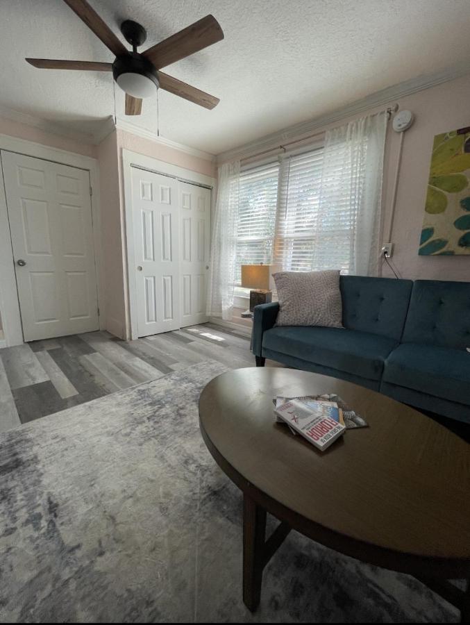 The Blue Wave Suite Unit B St. Petersburg Exterior photo